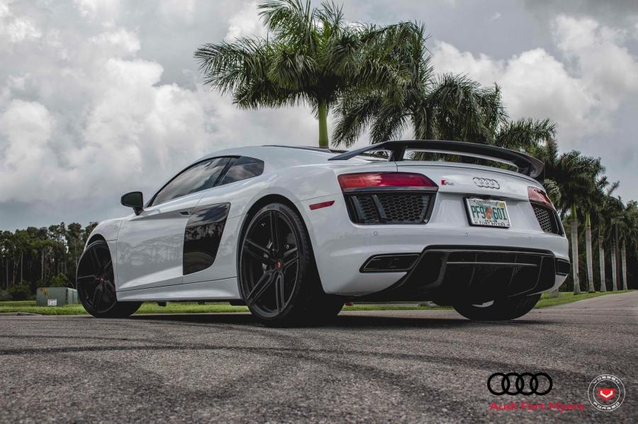  Audi R8 V10 on Vossen Wheels (HC-1) 2017 года  (фото 9 из 20)